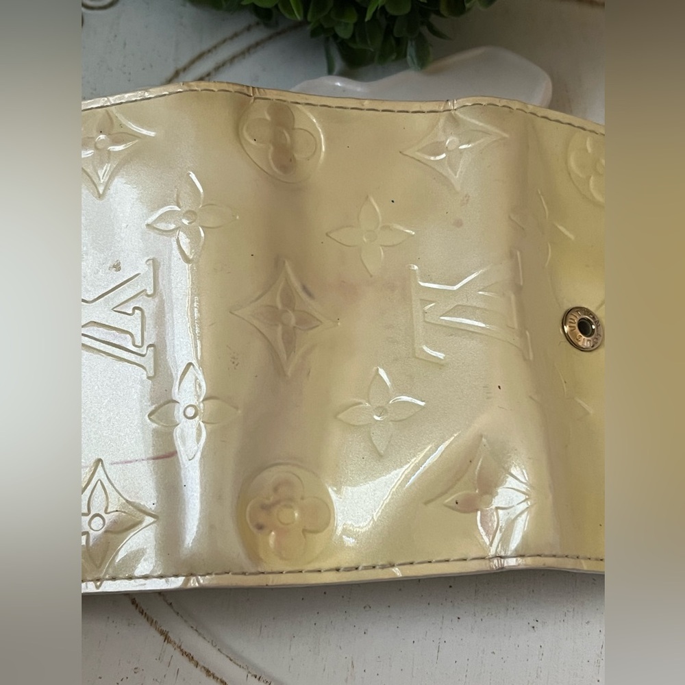Louis Vuitton Vernis Patent leather Cream Card Holder - Picture 5 of 14